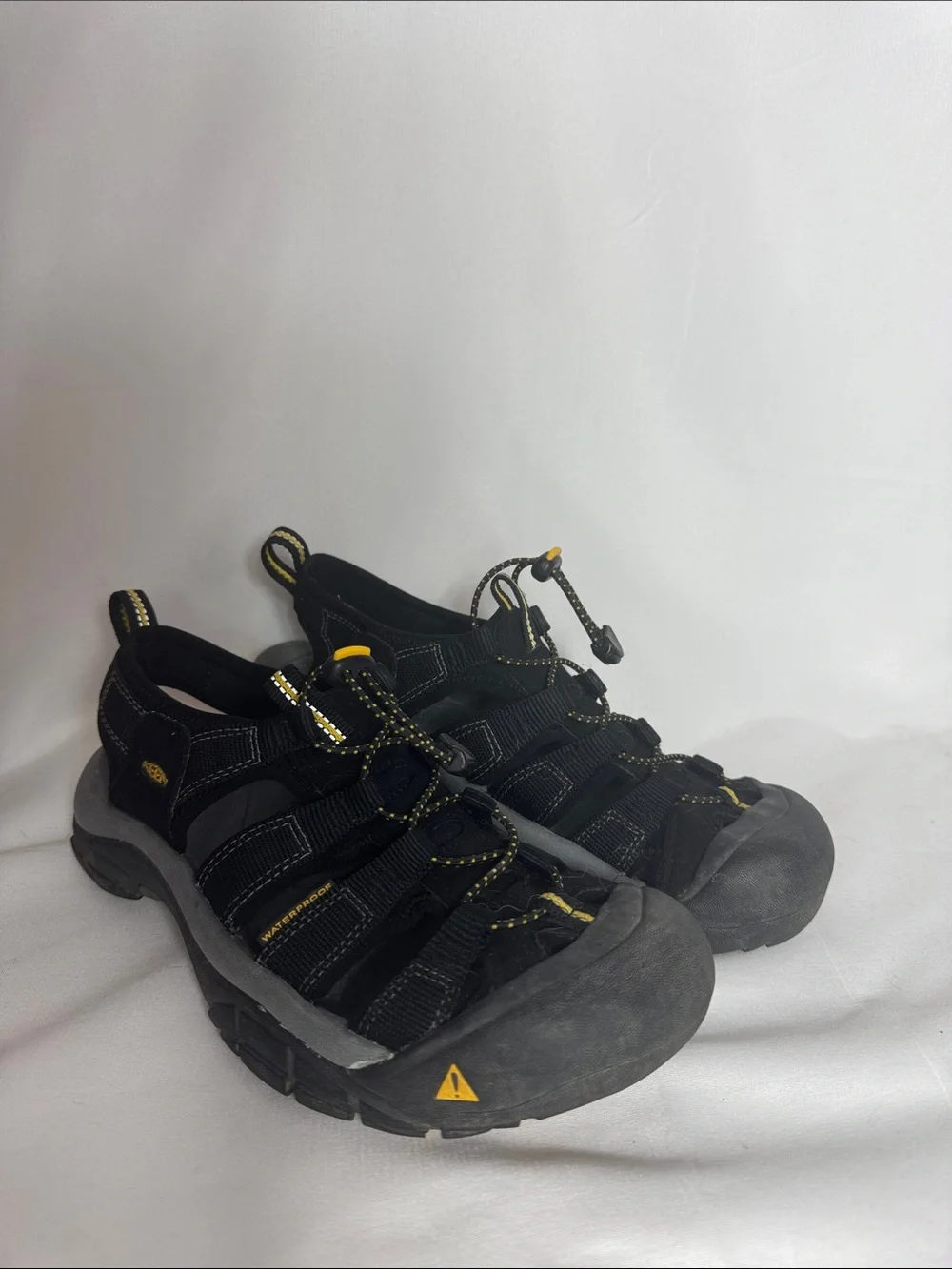 Keen Men's Newport H2 Hiking Waterproof Sandals Black and Yellow Men’s Size 7.5